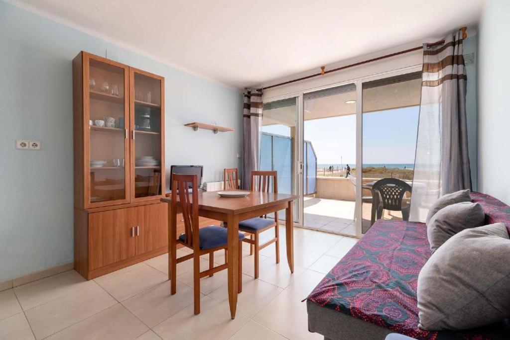 Apartamentos Denis Castelldefels Exterior photo