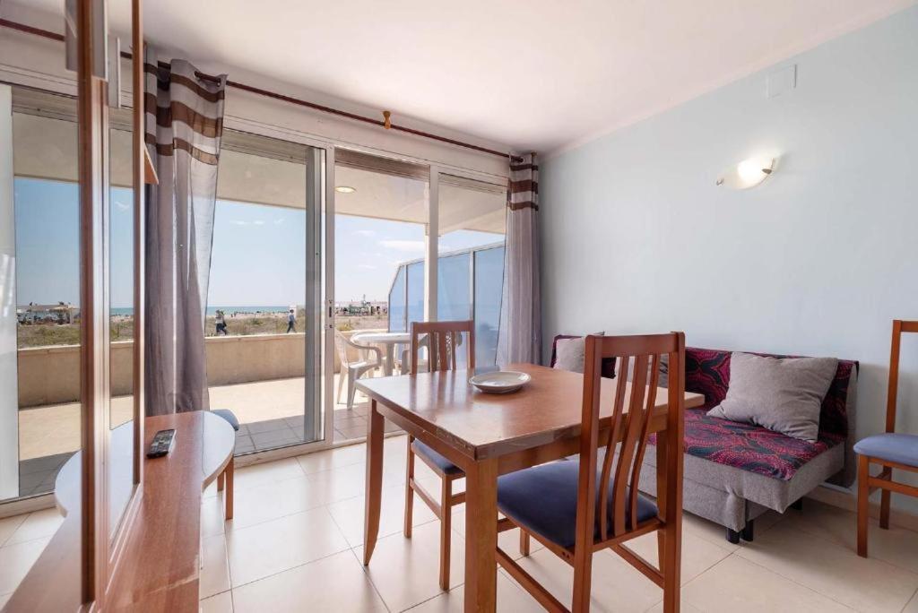 Apartamentos Denis Castelldefels Exterior photo