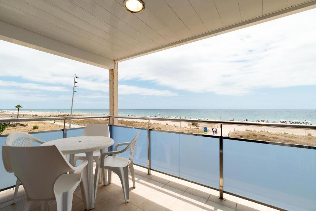Apartamentos Denis Castelldefels Exterior photo