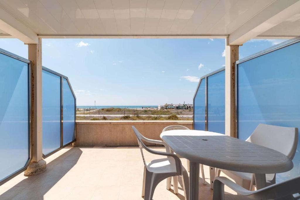 Apartamentos Denis Castelldefels Exterior photo