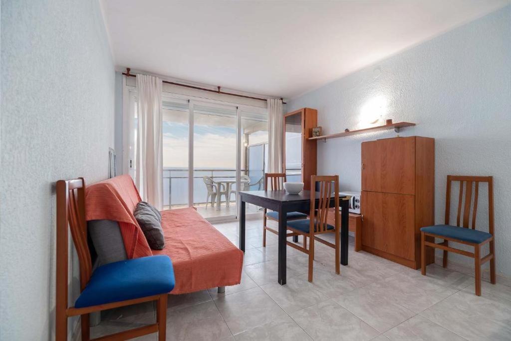 Apartamentos Denis Castelldefels Exterior photo